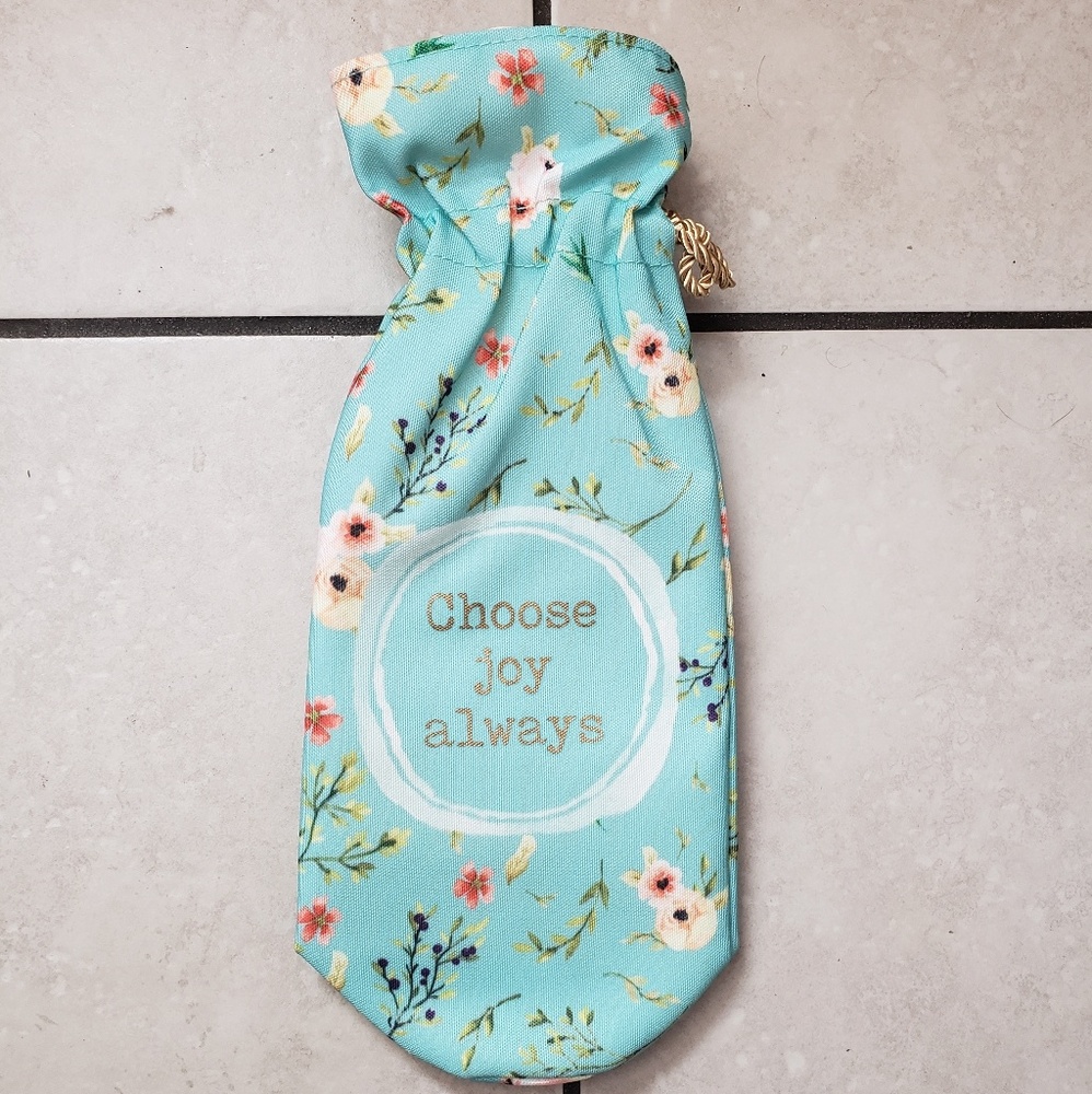 NWT Floral Accented Wine Bottle Bag